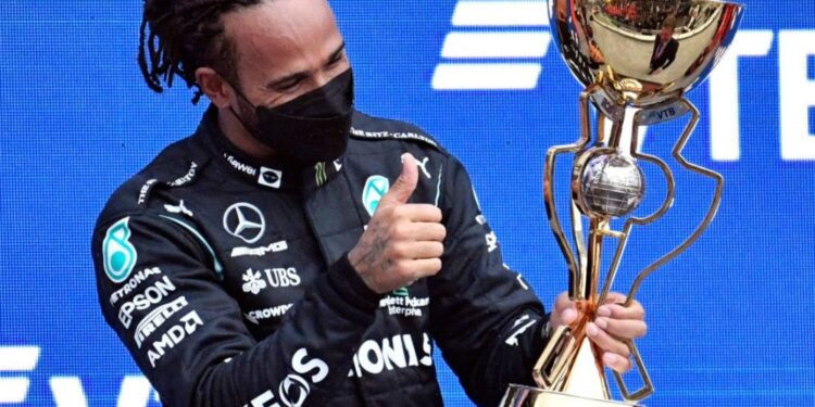 Lewis Hamilton yatangaje igihe azamara muri Mercedes, nubwo hari ibibazo yahuye nabyo