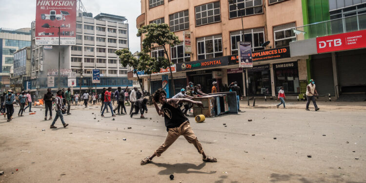 Abanyakenya bigaragambije i Nairobi kubera ishimutwa ryibasiye abanenga guverinoma