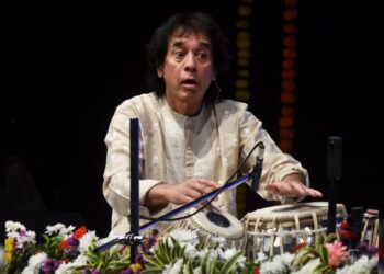 Zakir Hussain, uzwi cyane ku gukina inanga ya tabla, yitabye Imana