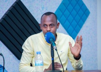 Umunyamakuru w’imikino Sam Karenzi yasezeye kuri radiyo Fine FM nyuma y’imyaka itatu ayikorera