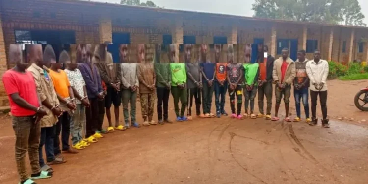 Polisi y’Igihugu mu Karere ka Nyanza yafashe abantu 19 bakora ibikorwa by’urugomo.