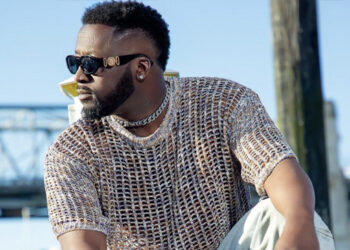 Ku muhanzi Safi Madiba birakwiye ko yakandavurira mu tubari?