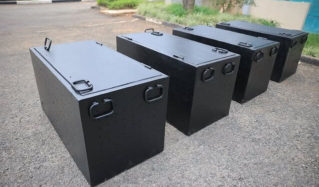 Minisiteri y’Umutekano mu Gihugu yatanze udusanduku 83 two kubikamo imbunda