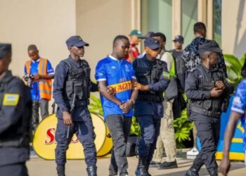 Umufana wa Rayon Sports yambitswe amapingu, nyuma yo kutubahiriza amabwiriza agena stade