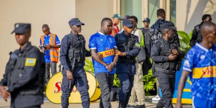 Umufana wa Rayon Sports yambitswe amapingu, nyuma yo kutubahiriza amabwiriza agena stade