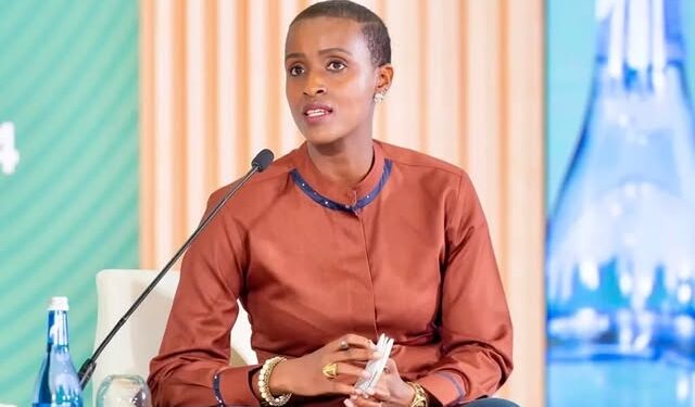 Madamu Nelly MUKAZAYIRE ni muntu ki?