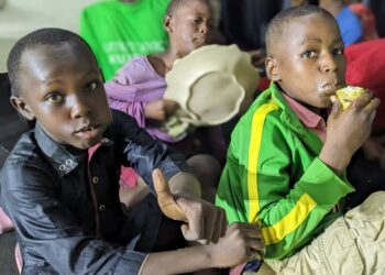 Kasuku Media yifatikanyije gusangira Noheli n’abana bo ku mihanda