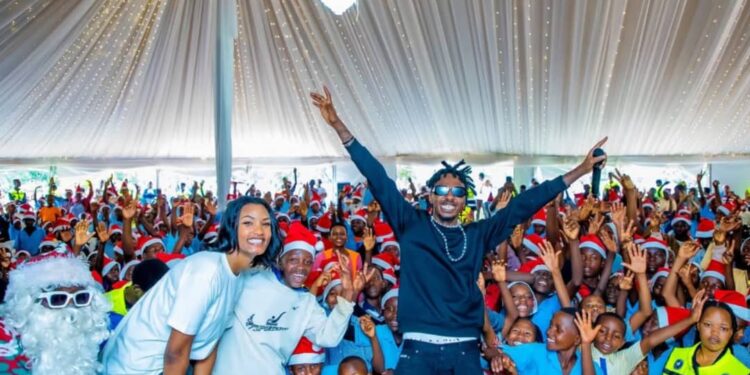 Juno Kizigenza yasusurukije abari mu birori byo gusangira iminsi mikuru n’abana, byateguwe na Kate Bashabe