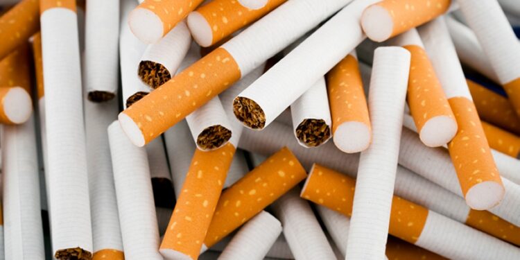 Kuzamuka k’umubare w’abari n’abategarugori batumura itabi mu Rwanda: Impamvu n’ingaruka