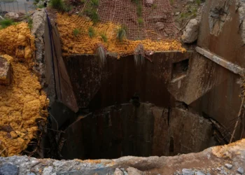 Abayobozi muri Afurika y’Epfo barashinjwa uburangare mu rukiko nyuma y’imfu z’abacukuzi 87 mu Kirombe cya zahabu