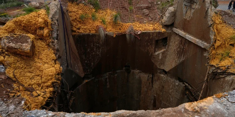 Abayobozi muri Afurika y’Epfo barashinjwa uburangare mu rukiko nyuma y’imfu z’abacukuzi 87 mu Kirombe cya zahabu