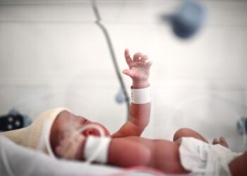 Umwana wavukanye ikibazo cy’umutima utera gahoro yabashije kubagwa, ashyirwamo akuma k’ikoranabuhanga (pacemaker)