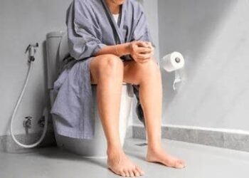 Waruzi icyo byangiza mu mubiri kumara igihe kinini mu bwiherero