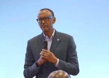 Perezida Kagame yanenze imyitwarire y’urubyiruko mu Rwanda, agaruka ku Buremere bw’uburere bucye mu muryango Nyarwanda