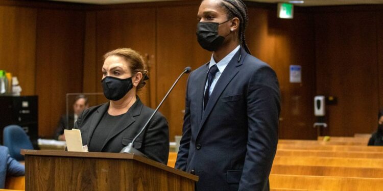 A$AP Rocky yajyanywe mu nkiko ashinjwa kurasa mugenzi we A$AP Relli