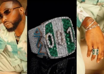 Davido yataye impeta ifite agaciro Ka Miliyoni 22 Frw, yiyemeza gukoresha indi iyiruta