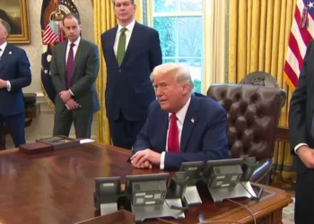 Trump asubitse icyemezo cyo guca umusoro ku biciruzwa biva muri Mexique