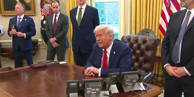 Trump asubitse icyemezo cyo guca umusoro ku biciruzwa biva muri Mexique