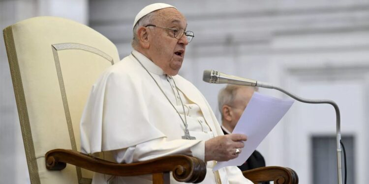 Ubuzima bwa Papa Francis bukomeje kuzamba, Vatican iri kugaragaza impungenge
