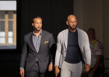 Andrew Tate n’Umuvandimwe we Tristan Bavuye muri Romania Berekeza muri Leta Zunze Ubumwe za Amerika