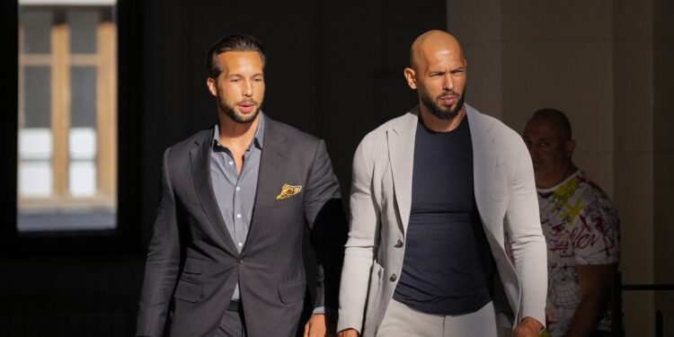 Andrew Tate n’Umuvandimwe we Tristan Bavuye muri Romania Berekeza muri Leta Zunze Ubumwe za Amerika