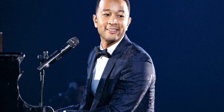 John Legend yanze amabwire, arakorera igitaramo i Kigali