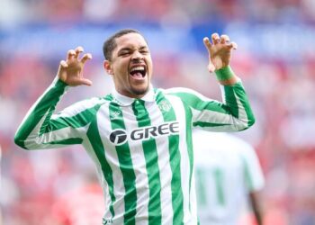 Palmeiras iri mu biganiro bya nyuma kugira ngo basoze amasezerano ya Vitor Roque