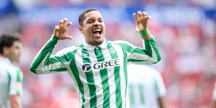 Palmeiras iri mu biganiro bya nyuma kugira ngo basoze amasezerano ya Vitor Roque