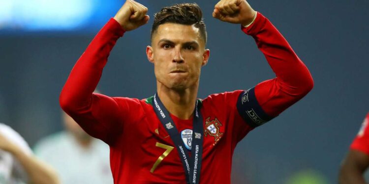 Cristiano Ronaldo ati: “Ndi umukinnyi mwiza kurusha abandi bose mu mateka y’umupira w’amaguru”