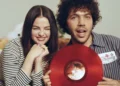 Selena Gomez na Benny Blanco basohoye indirimbo “Scared of Loving You” nyuma yo kwambikana impeta