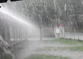 Imvura nyinshi yateje umwuzure i Kampala, ibikorwa bimwe na bimwe birahagarara