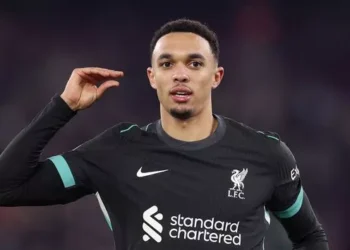 Trent Alexander-Arnold: Ikirenge kimwe kiri i Liverpool, ikindi i Madrid