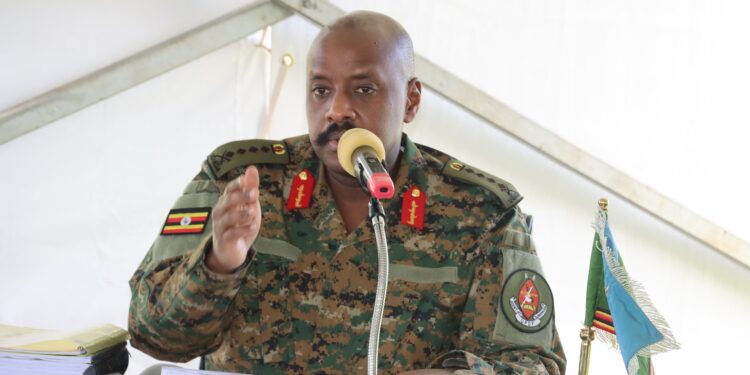 Gen. Muhoozi Kainerugaba yatangaje ko igisirikare UPDF cyitazitambika M23 mu gufata Kisangani