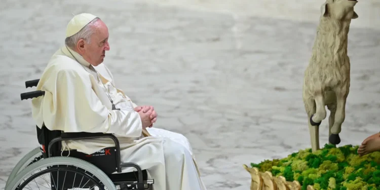 Papa Francis Yagarutse i Vatikani Nyuma yo Kuvurirwa mu Bitaro Bya Gemelli