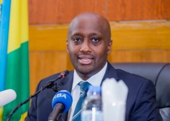 Minisitiri Nduhungirehe yihanangirije u Bwongereza: “Nta mabwiriza budukwiriye”