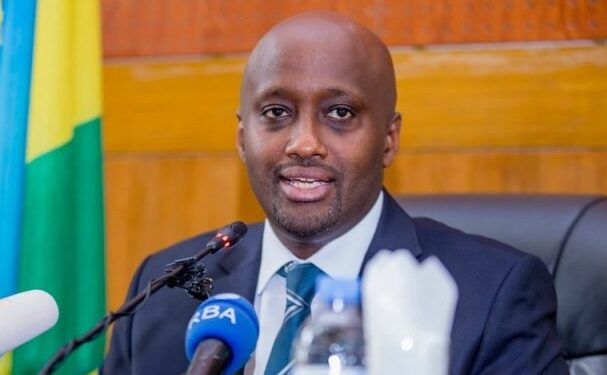 Minisitiri Nduhungirehe yihanangirije u Bwongereza: “Nta mabwiriza budukwiriye”