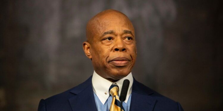 Ese Meya wa New York, Eric Adams Bizagorana Kwikura mu Byaha bya Ruswa?