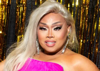 Umuhanzi wo muri ‘RuPaul’s Drag Race’ Jiggly Caliente yitabye Imana ku myaka 44