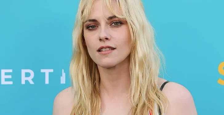 Kristen Stewart yatunguranye mu myambaro idasanzwe mu ijoro ryo kwerekana ‘Sacramento’