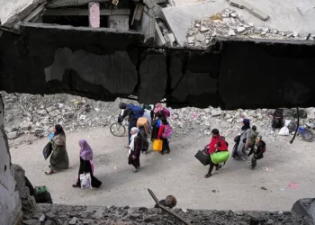 Gaza: Abaturage bakomeje kwimurwa, batazi aho berekeza