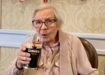 Umukecuru w’imyaka 105 yemeza ko kudashaka umugabo no kunywa inzoga ariryo banga rye ryo kurama