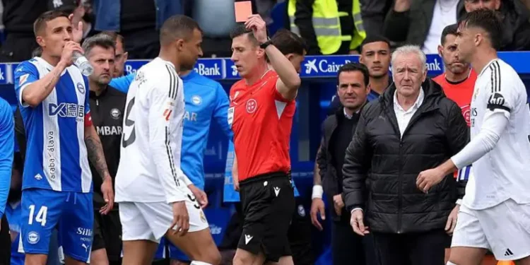 Mbappé yirukanwe mu kibuga ku nshuro ya mbere, impungenge zikomeje kwiyongera mu mikinire ya Los Blancos
