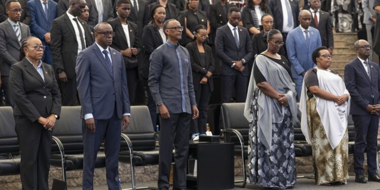 Perezida Kagame yavuze ko igihugu kimwe cyagerageje guhagarikira Visa Minisitiri Bizimana.