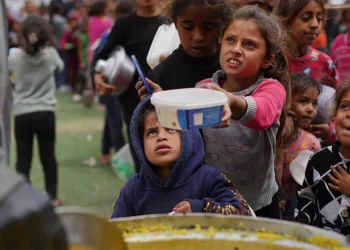 Abaturage ba Gaza bahangayikishijwe n’inzara ikabije, bati: “Nihafungwa igikoni cy’Impuhwe, tuzapfa”