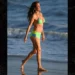 Brooke Burke Yashimangiye Uburanga bwe ku Mucanga wa Malibu mu Mwambaro wo Koga
