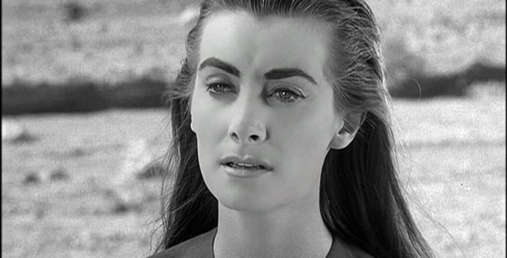 Icyamamare Jean Marsh asezeye isi ku myaka 90.