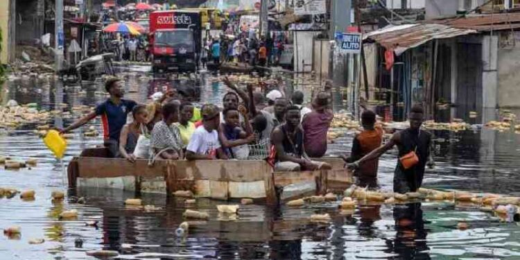 Imvura nyinshi yateje imyuzure i Kinshasa: Abantu 33 bamaze guhasiga ubuzima.