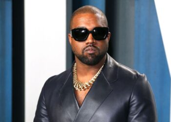 Kanye West yahishuye ubutinganyi bwe kera yagiranye namubyarawe  w’umugabo