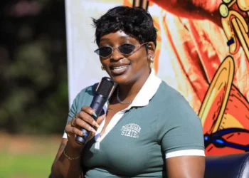 Winnie Nwagi asaba abahanzi b’abagore kwemera imyaka yabo no kwirinda guheza ibitekerezo bibi.