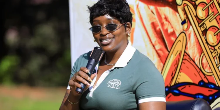 Winnie Nwagi asaba abahanzi b’abagore kwemera imyaka yabo no kwirinda guheza ibitekerezo bibi.